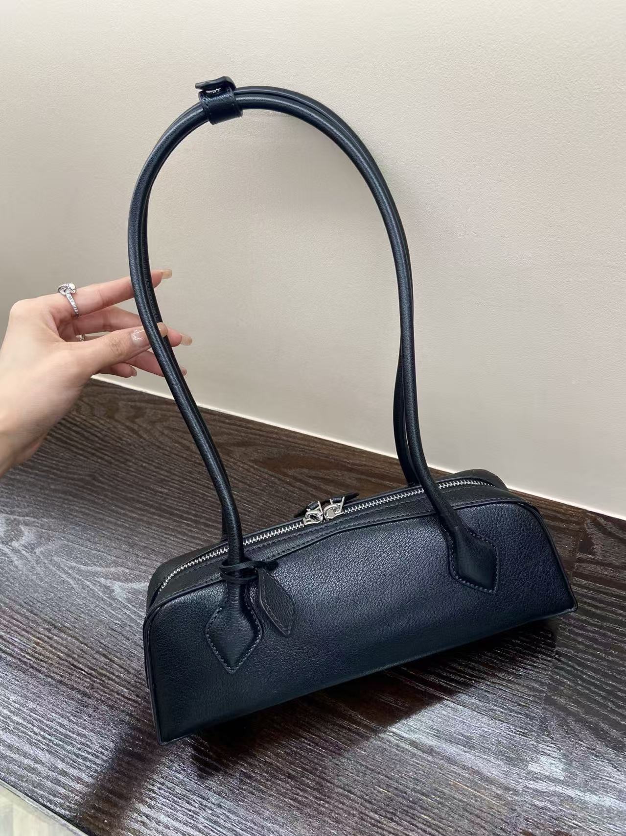 알라이아 AL TECKEL 스몰 山羊皮黑色