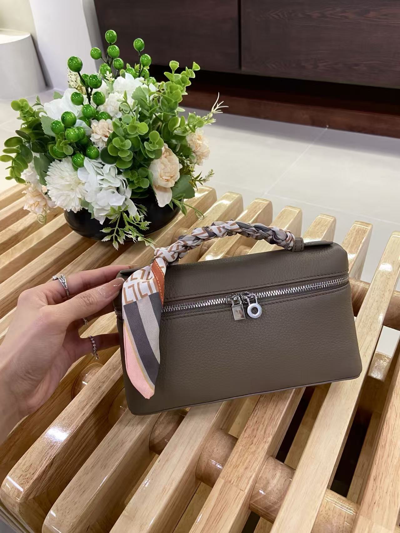 로로피아나 Loro Piana 19 보나도 牛皮大象灰
