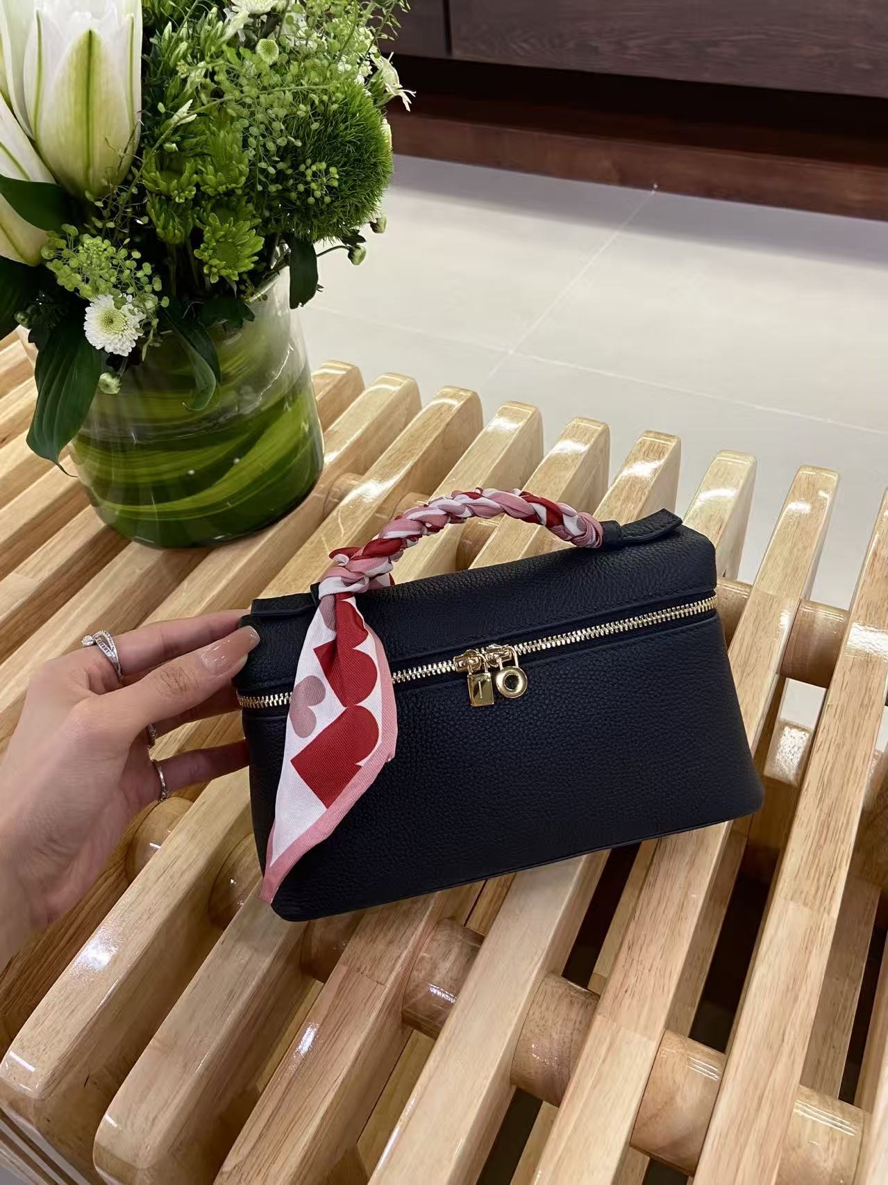 로로피아나 Loro Piana 19 보나도 牛皮海军蓝金扣