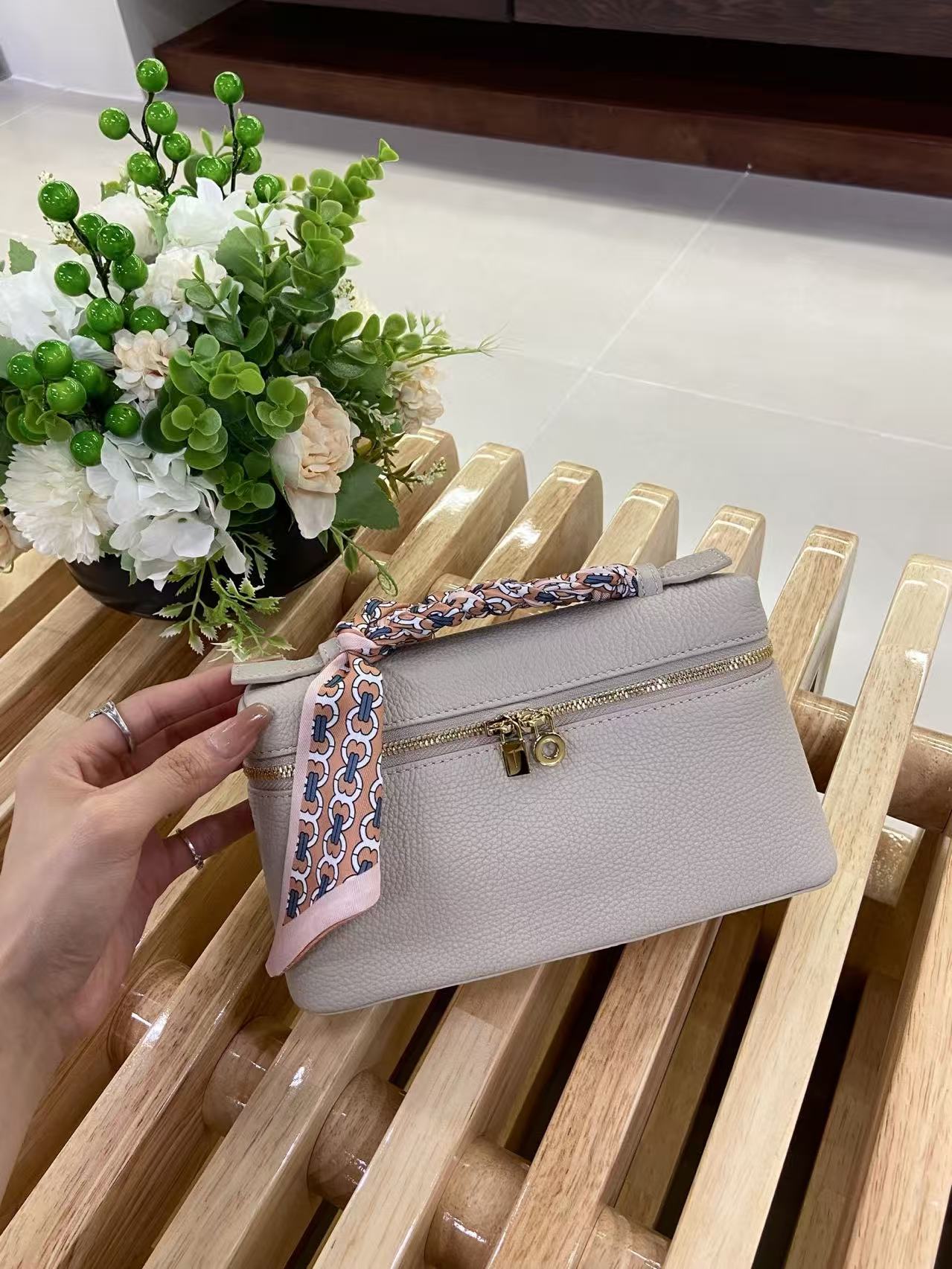 로로피아나 Loro Piana 19 보나도 牛皮浅石灰金扣