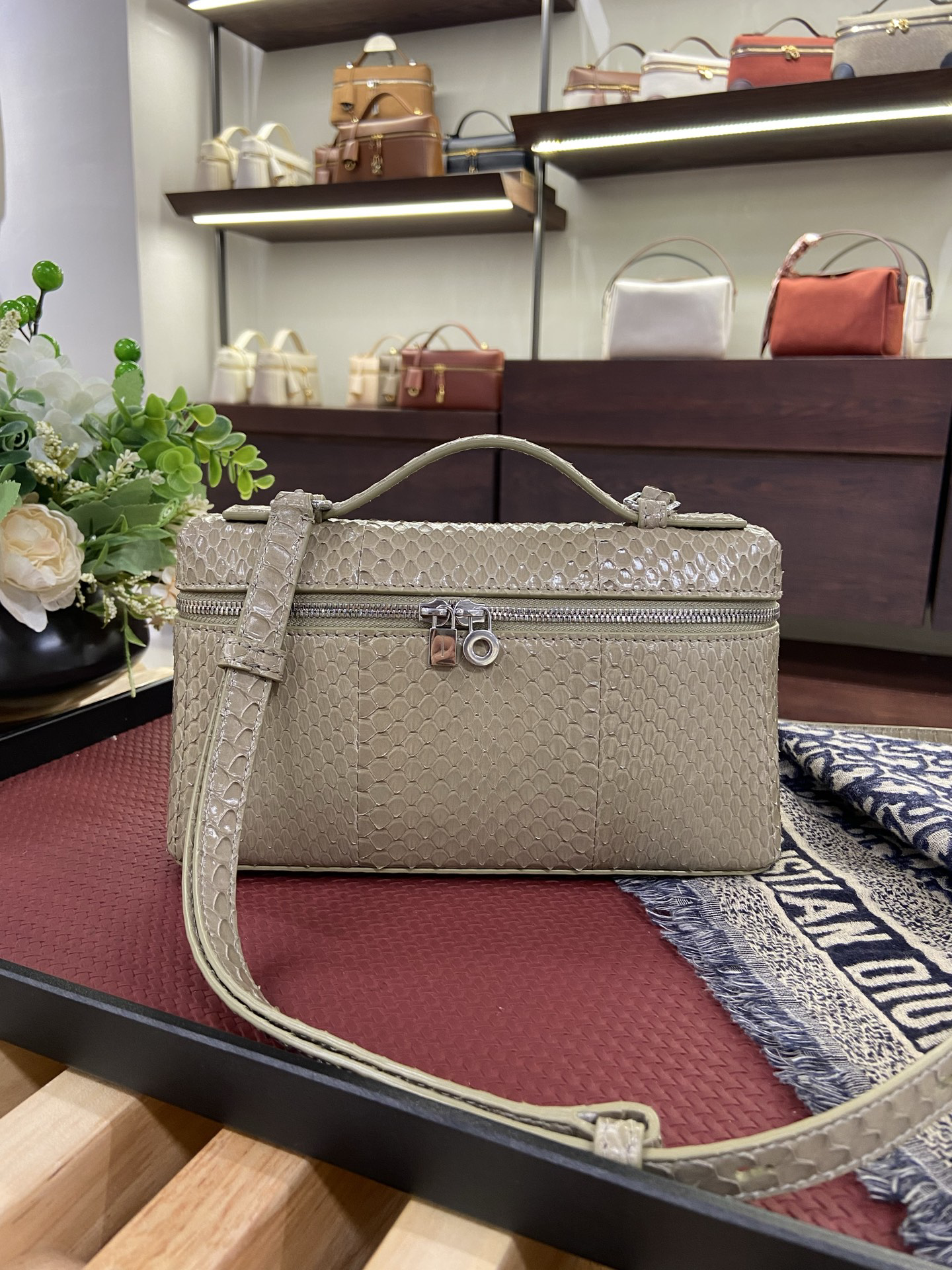 로로피아나 Loro Piana 19 뱀가죽 蛇皮浅褐色
