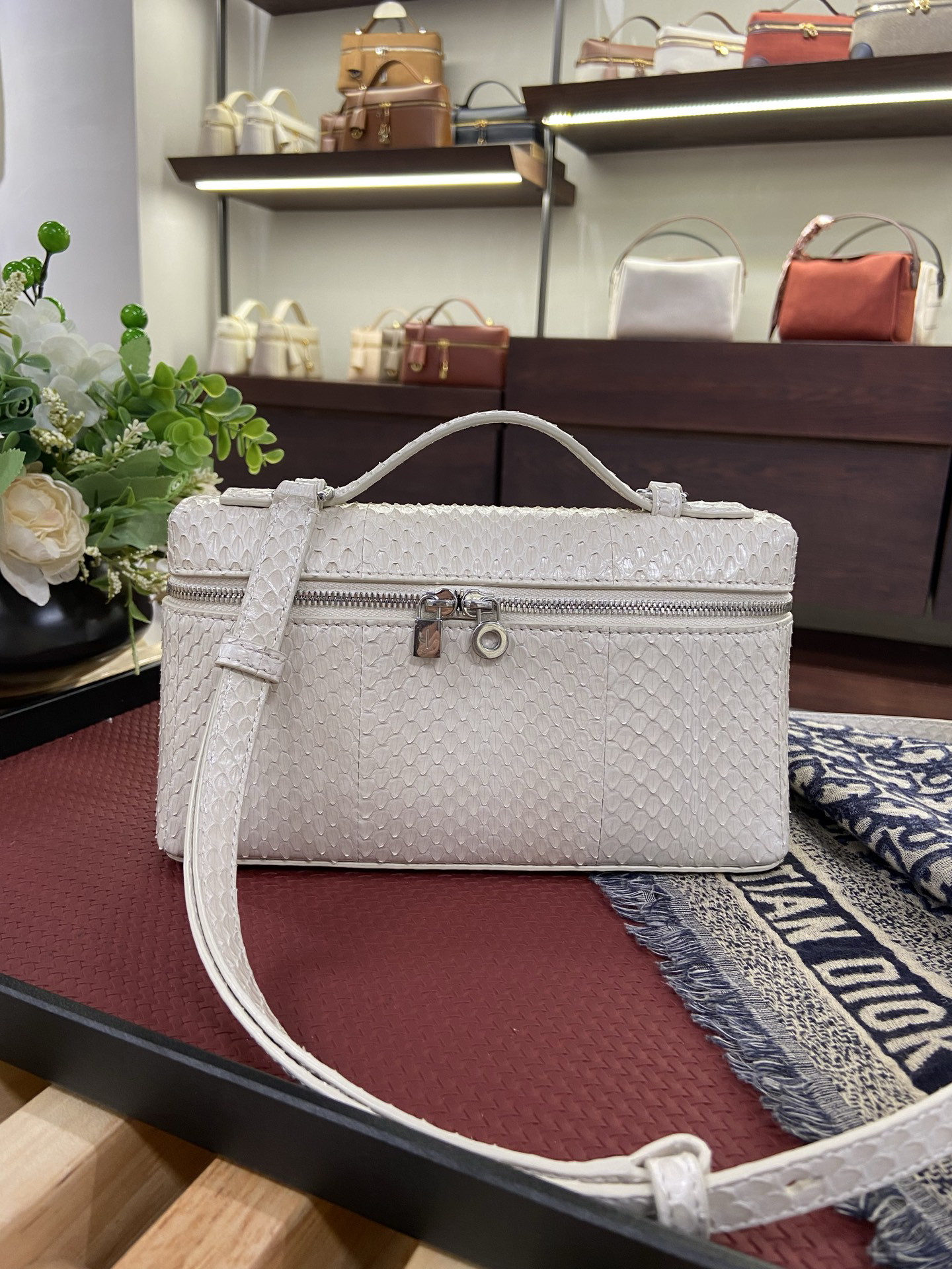 로로피아나 Loro Piana 19 뱀가죽 蛇皮银白色