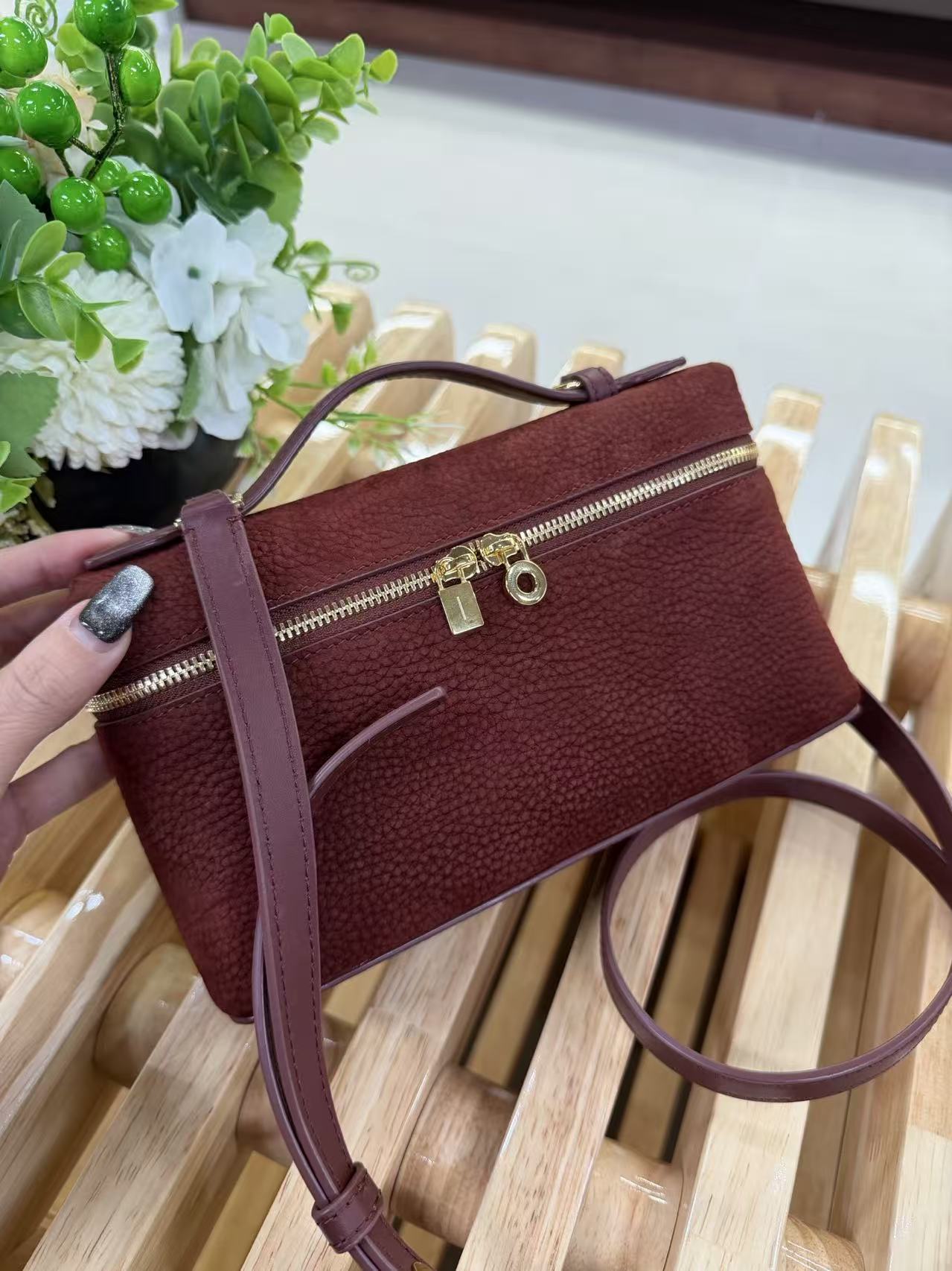 로로피아나 Loro Piana 19 누벅 丝绒复古红