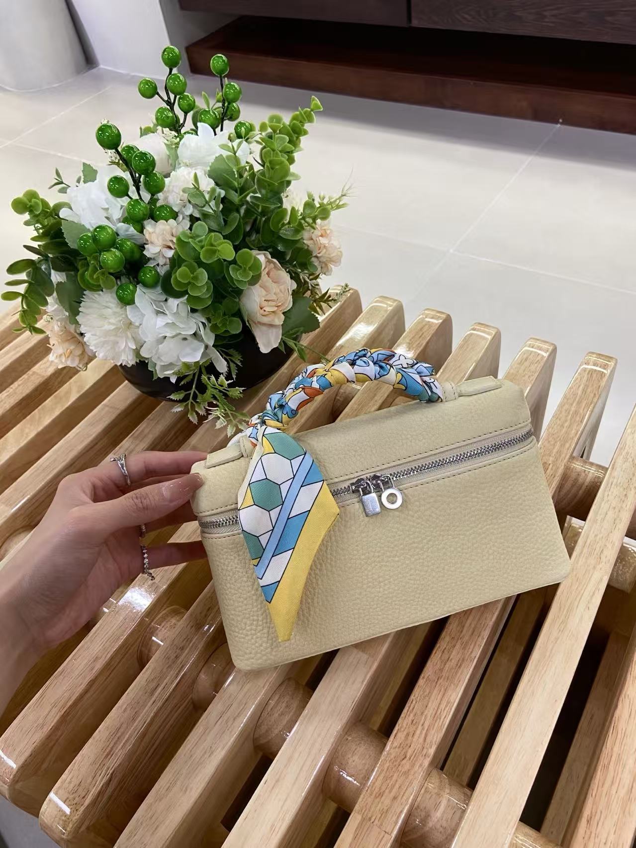 로로피아나 Loro Piana 19 누벅 丝绒小鸡黄