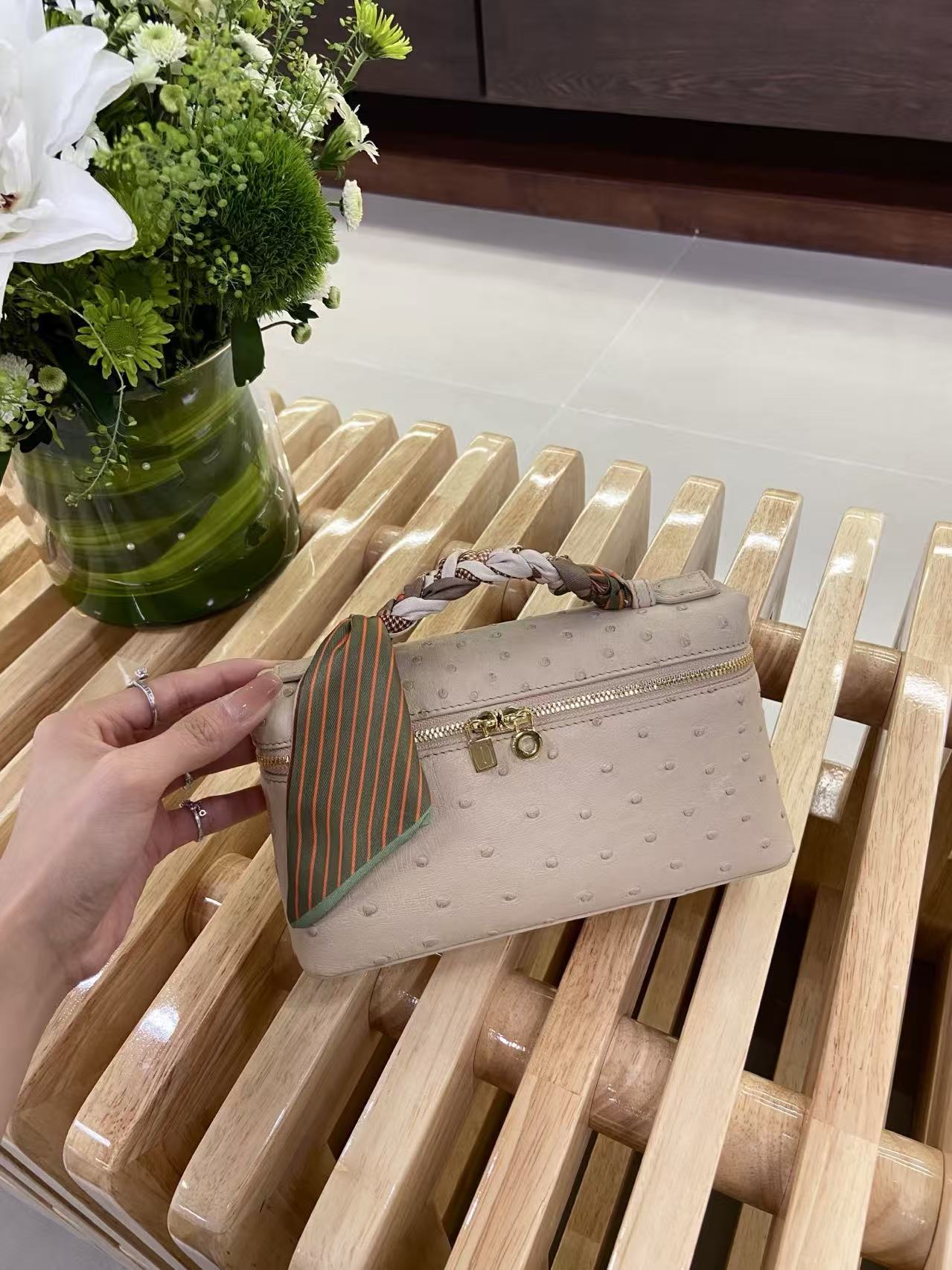 로로피아나 Loro Piana 19 타조가죽 鸵鸟皮奶茶色