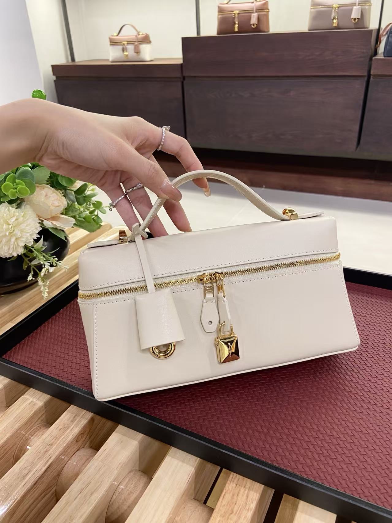 로로피아나 Loro Piana 23 새들가죽 平纹白色