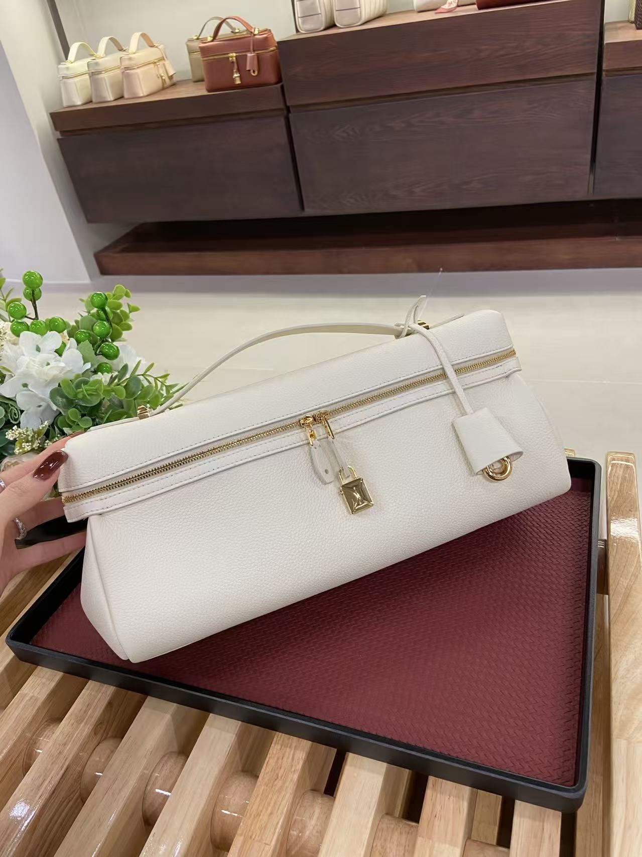 로로피아나 Loro Piana 33 原厂牛皮低语白