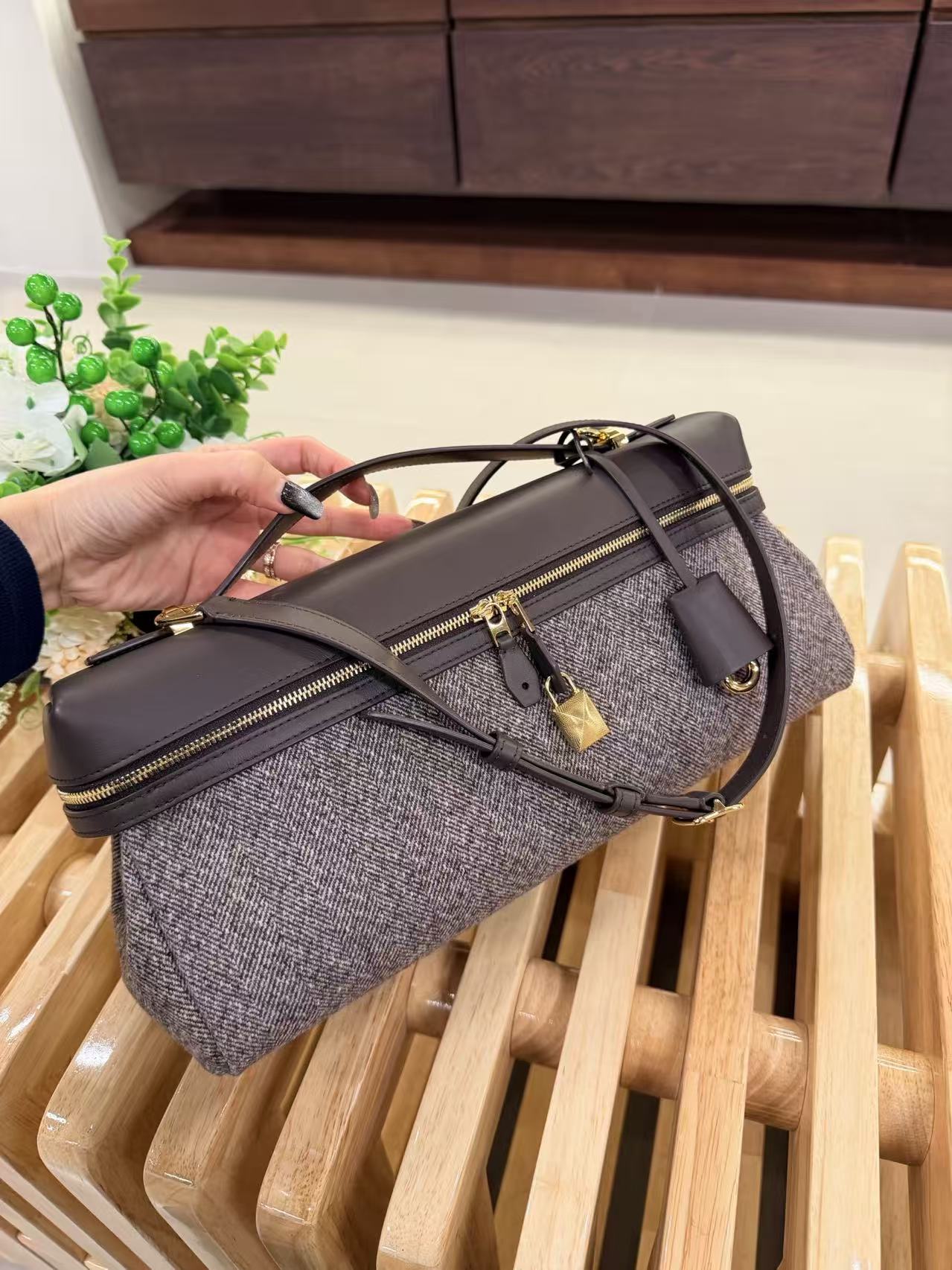 로로피아나 Loro Piana 33 캔버스 가죽人字斜纹羊皮乌木色