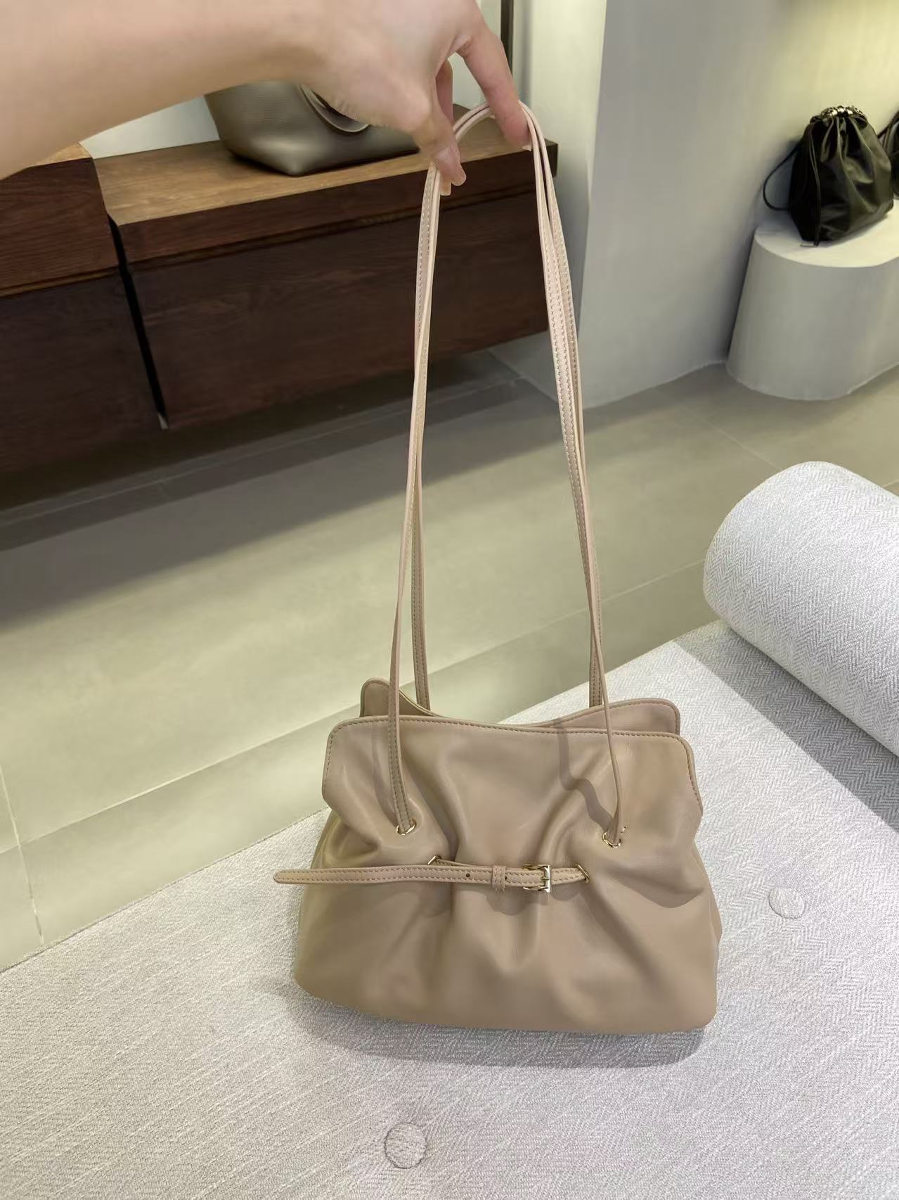 프라다 Prada 다다백 베이지 裸粉色