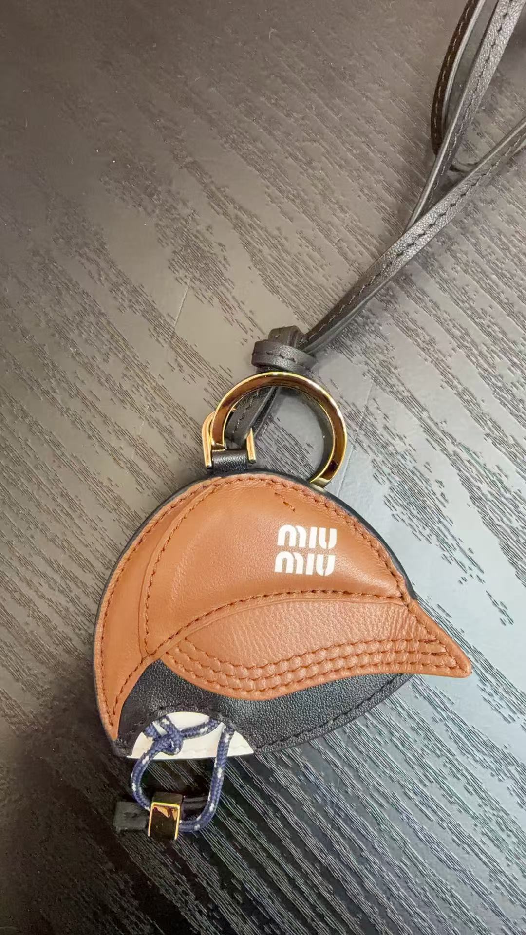 미우미우 모자