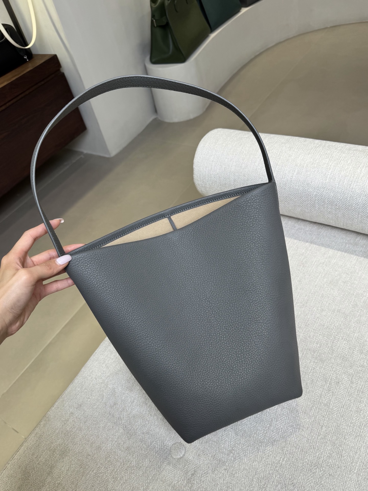 水桶中号灰